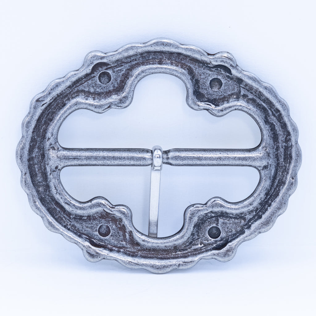 Breite silberfarbene Schließe mit Dorn und 4 cm Steg