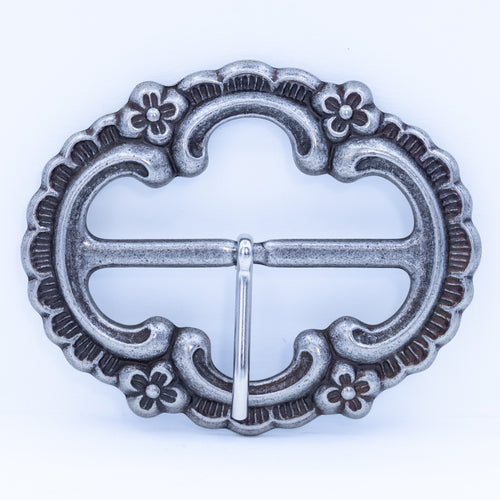 Breite silberfarbene Schließe mit Dorn und 4 cm Steg