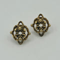 Goldfarbene Ornament-Ohrstecker mit filigraner, durchbrochener Rosette