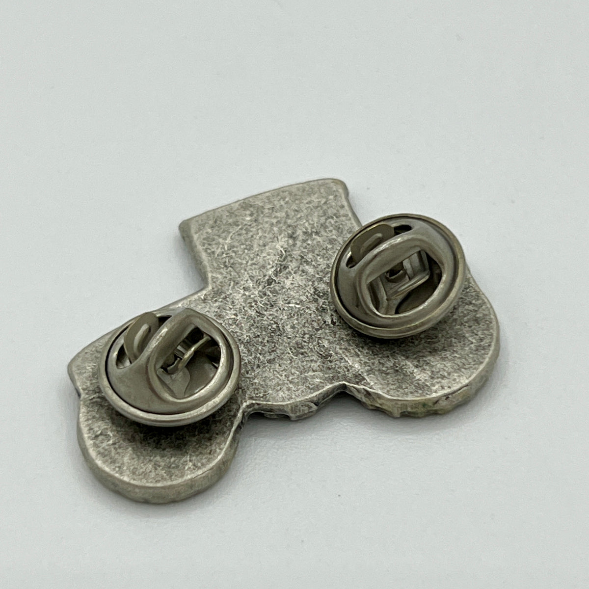 Traktor-Anstecknadel im Bulldog-Stil mit großen Rädern im Antik-Silber-Look