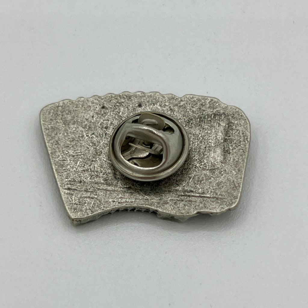 Ziehharmonika-Anstecknadel mit Balg und Knopfreihen im Antik-Silber-Look