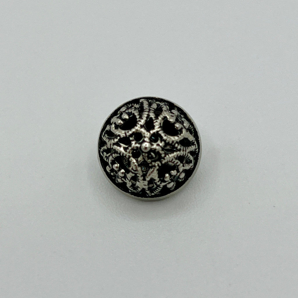 Trachtenknopf in Altsilber mit filigranem, durchbrochenem Rankenornament