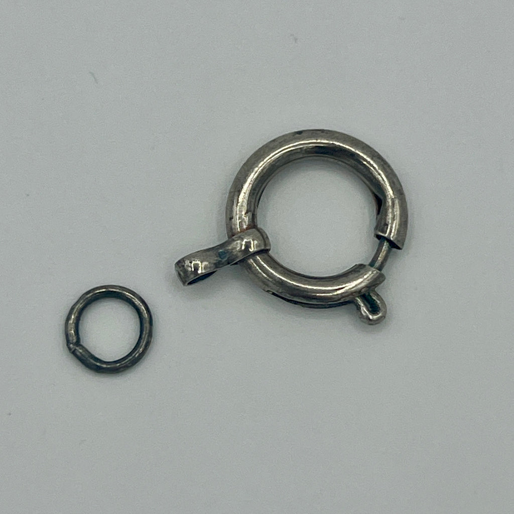 Federring-Karabiner mit Montagering in Altsilber