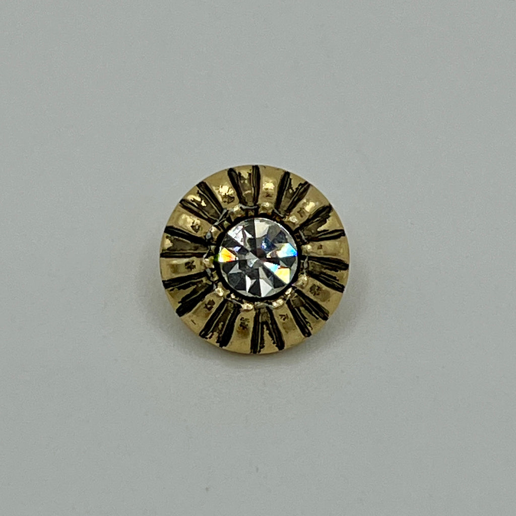 Zierknopf in Goldoptik mit facettiertem Kristallstein in geriffelter Fassung