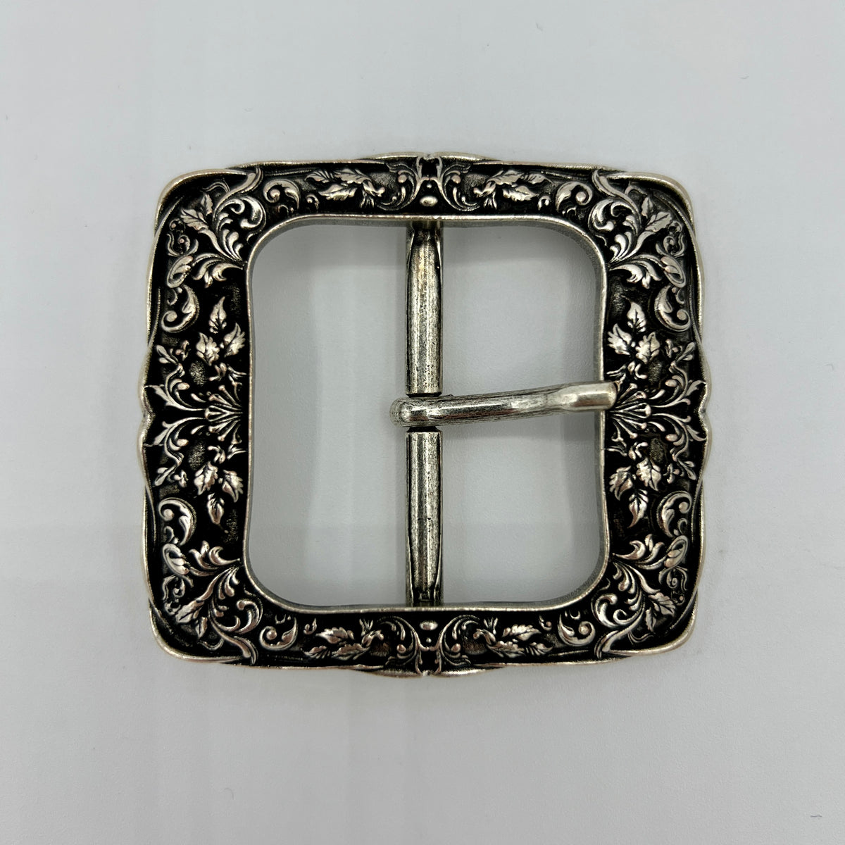 Gürtelschnalle mit Ranken-Ornament und 5 cm Steg in Altsilber