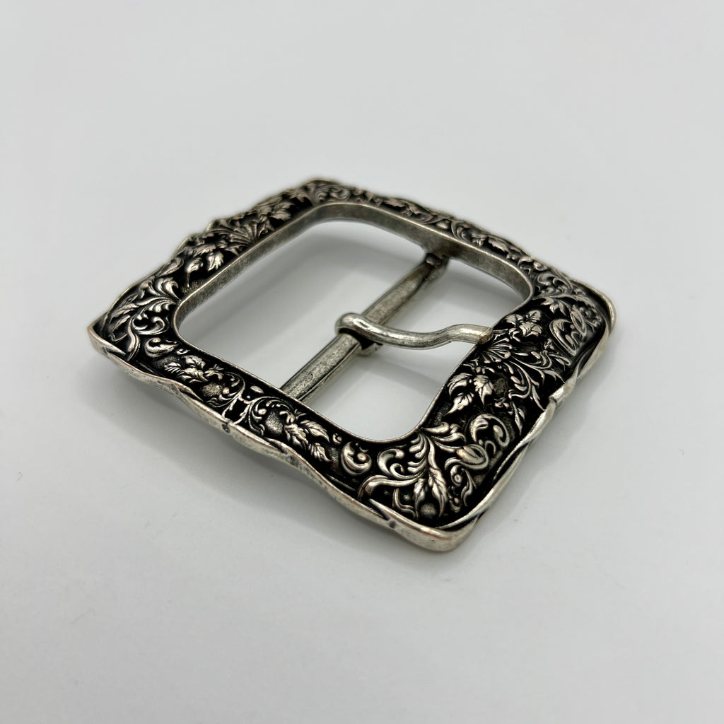 Gürtelschnalle mit Ranken-Ornament und 5 cm Steg in Altsilber