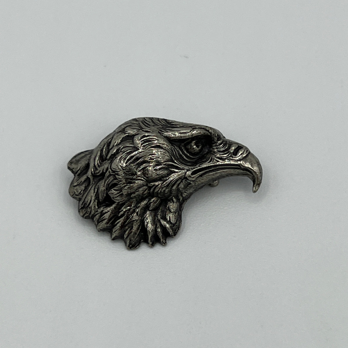 Adler-Anstecknadel im Antik-Silber-Look