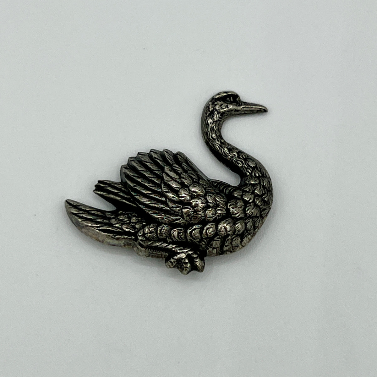 Schwan-Anstecknadel im Antik-Silber-Look