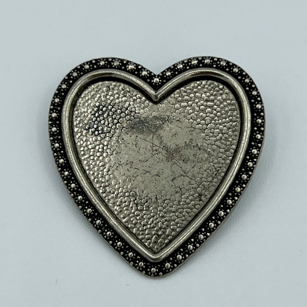 Große Herz-Anstecknadel mit Punktrand im Antik-Silber-Look